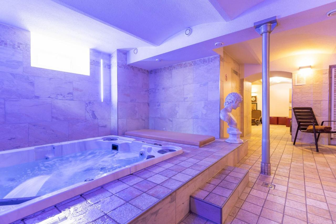Active & Wellness Hotel Subterra Ostrov  Kültér fotó
