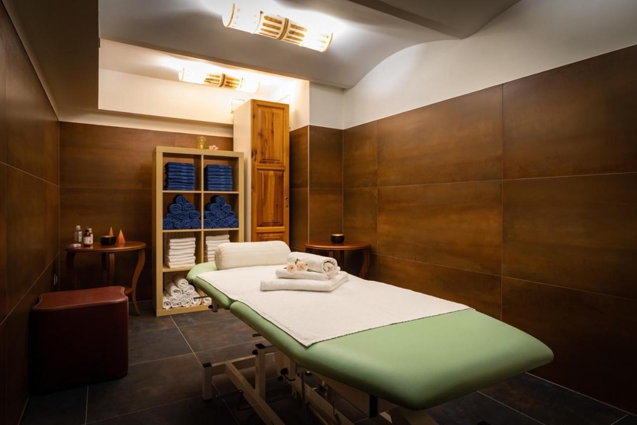 Active & Wellness Hotel Subterra Ostrov  Kültér fotó