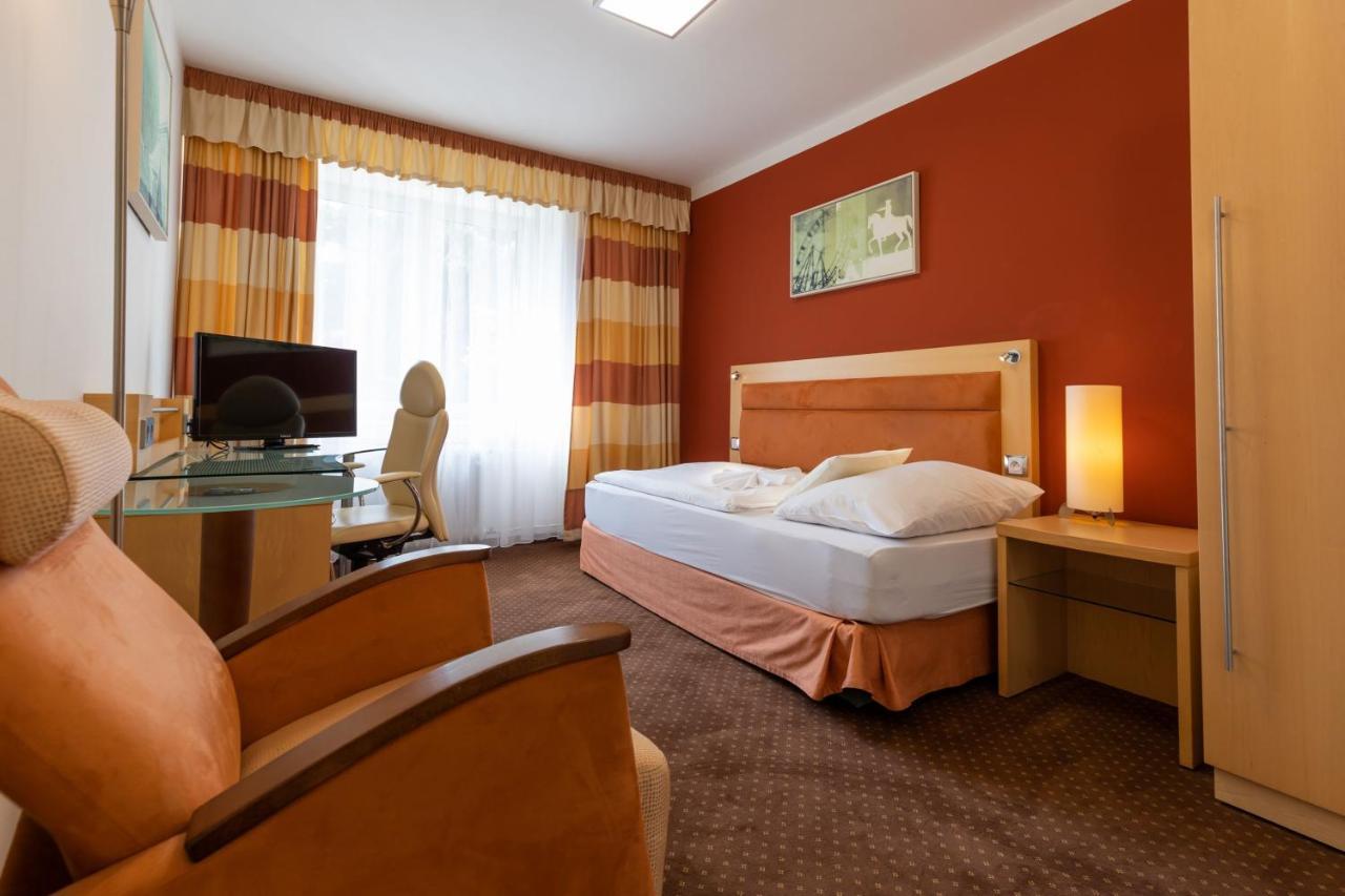 Active & Wellness Hotel Subterra Ostrov  Kültér fotó