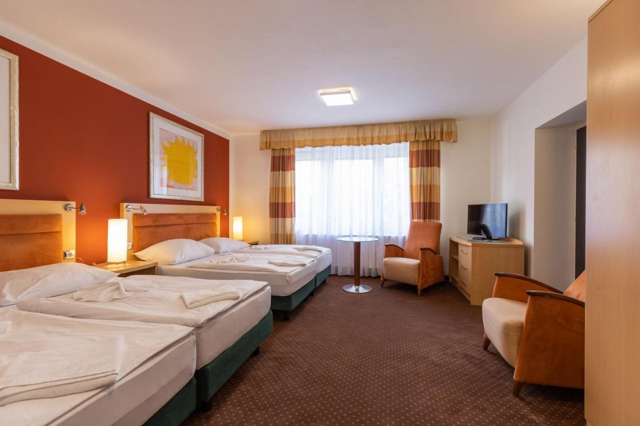 Active & Wellness Hotel Subterra Ostrov  Kültér fotó