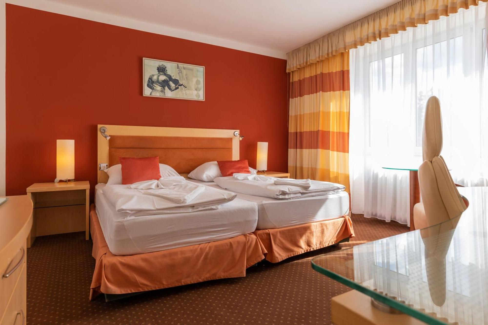 Active & Wellness Hotel Subterra Ostrov  Szoba fotó