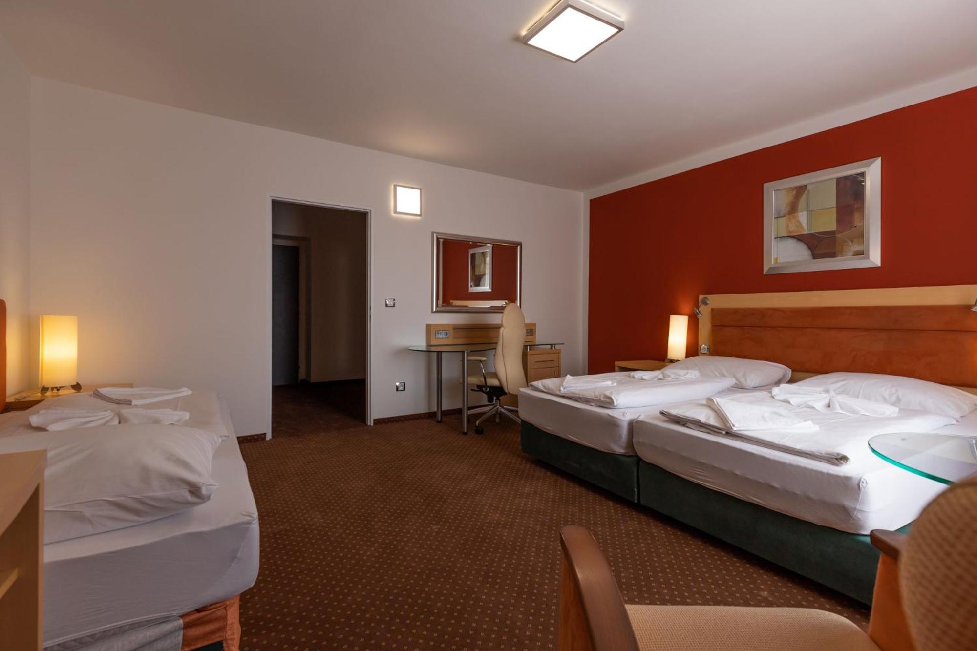 Active & Wellness Hotel Subterra Ostrov  Szoba fotó