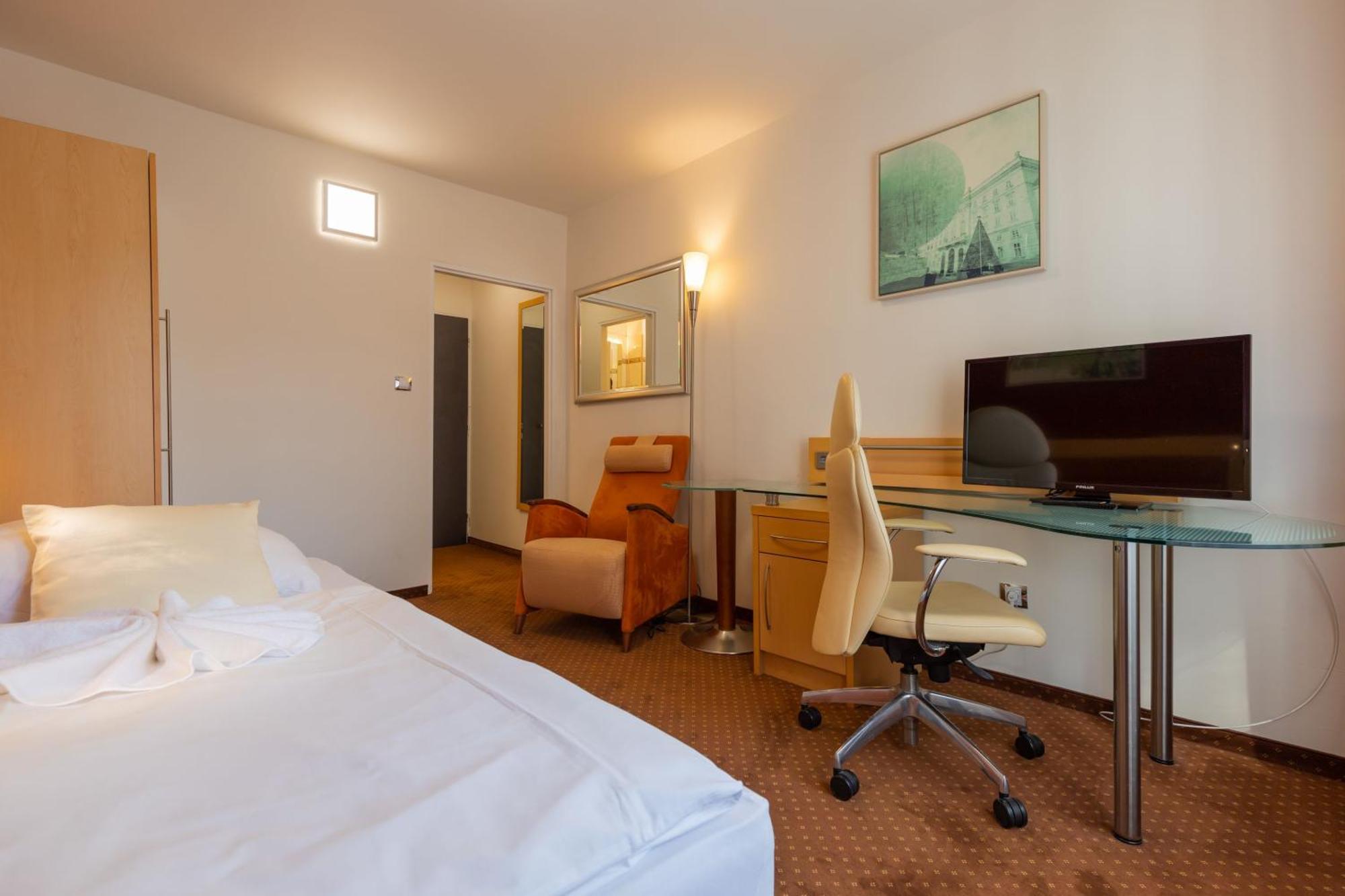 Active & Wellness Hotel Subterra Ostrov  Szoba fotó