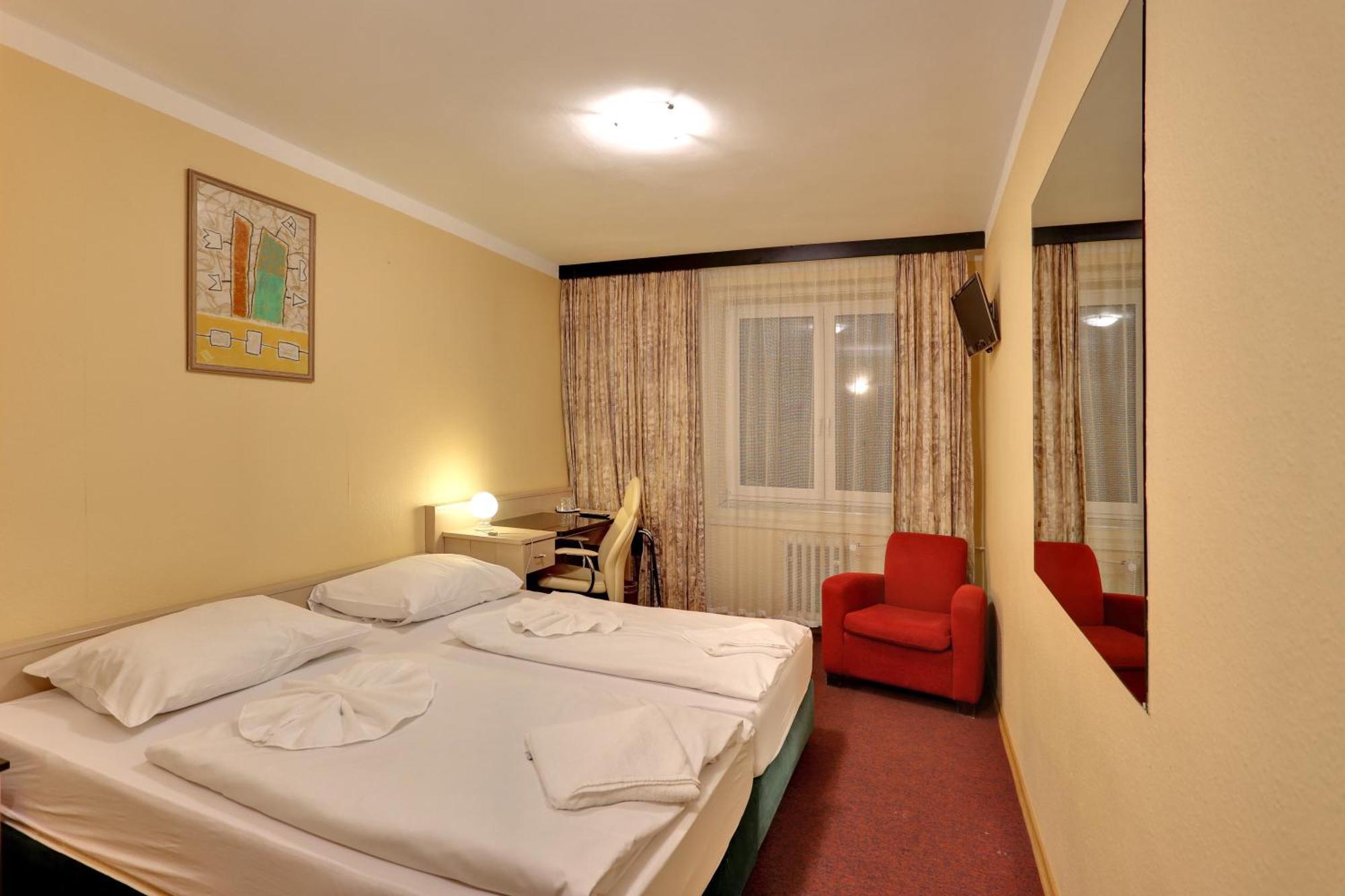 Active & Wellness Hotel Subterra Ostrov  Szoba fotó
