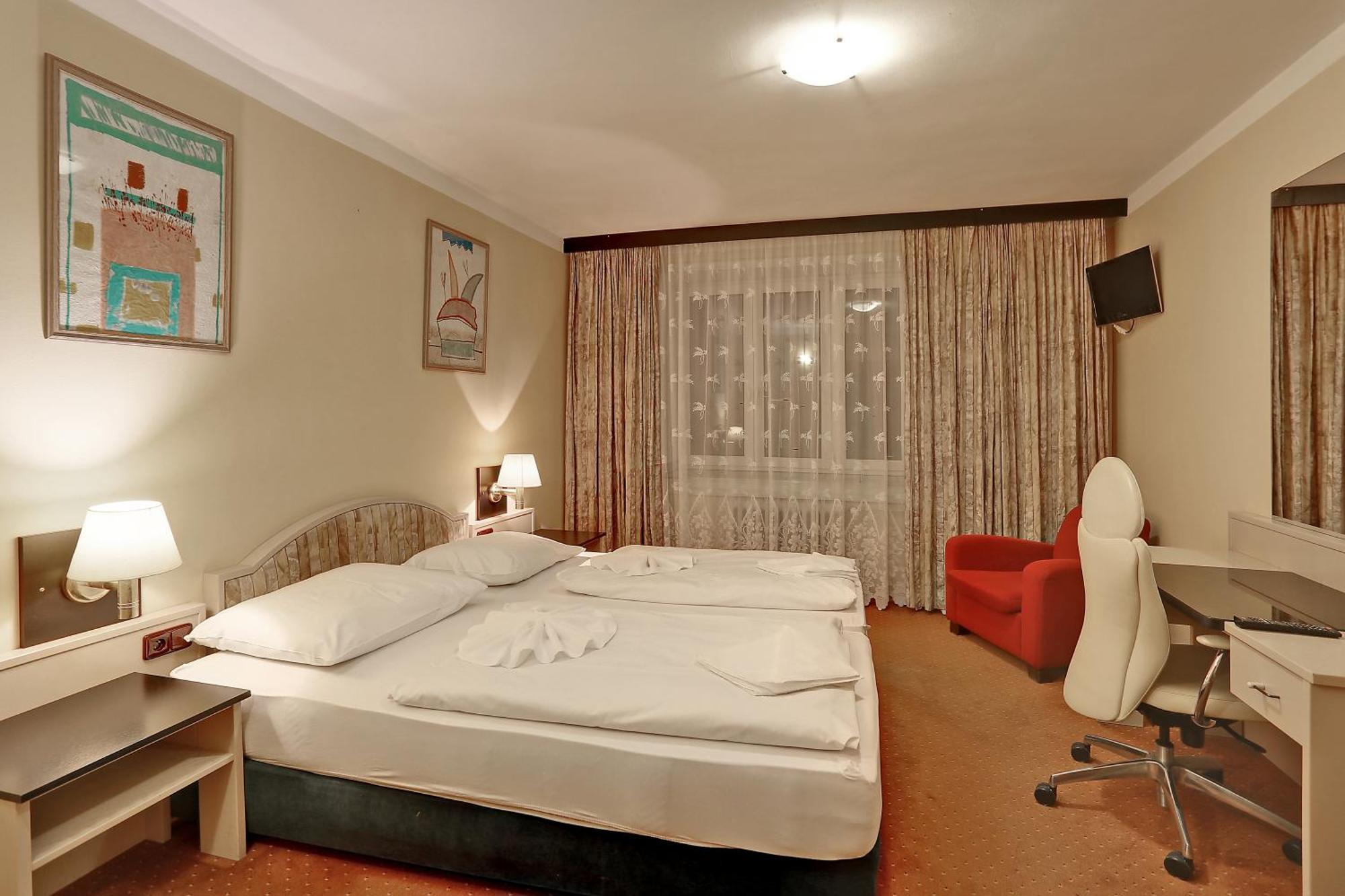 Active & Wellness Hotel Subterra Ostrov  Szoba fotó