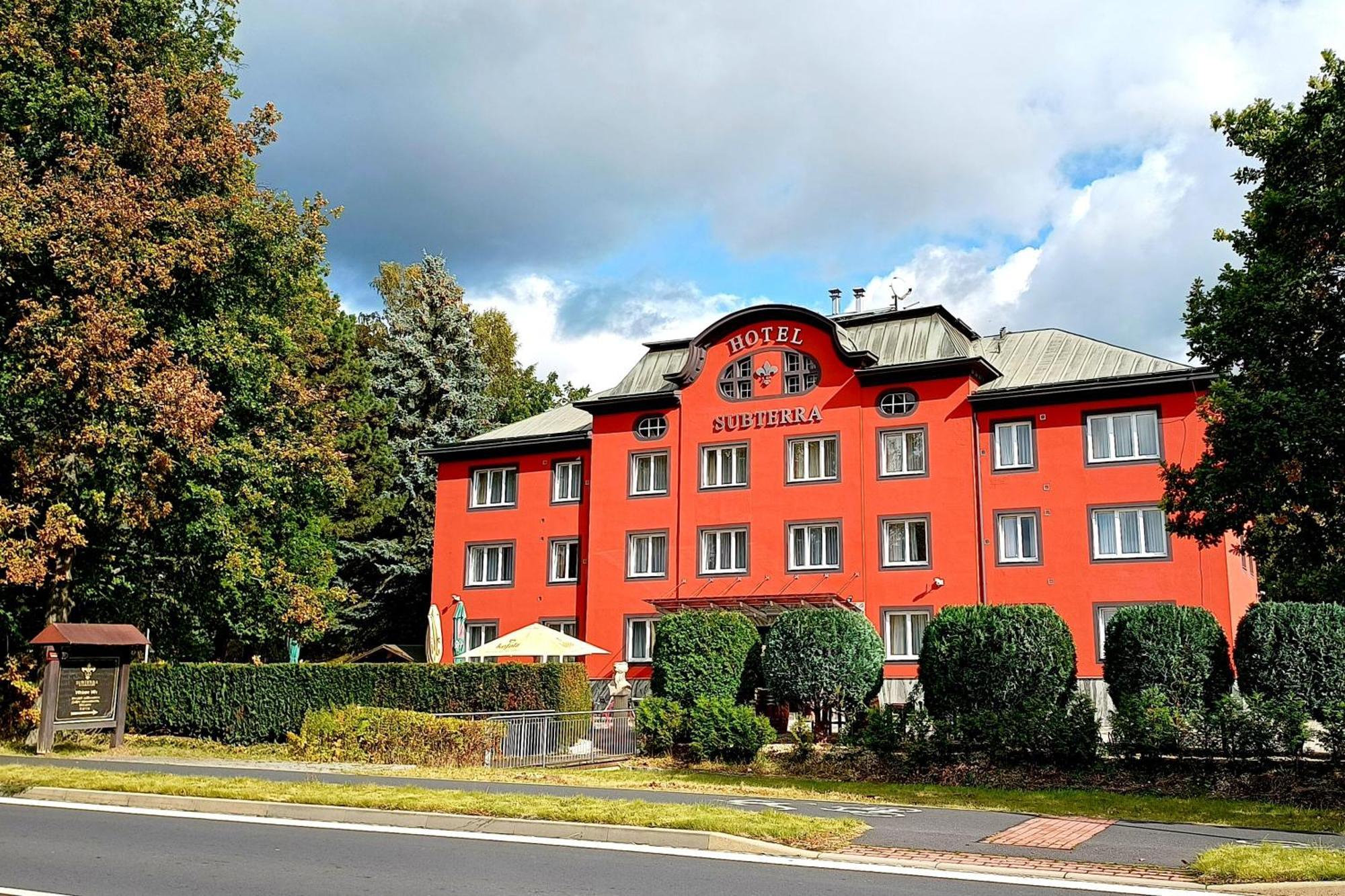 Active & Wellness Hotel Subterra Ostrov  Kültér fotó
