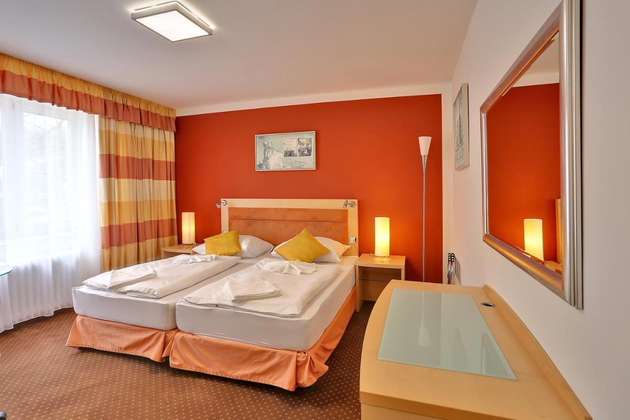 Active & Wellness Hotel Subterra Ostrov  Kültér fotó